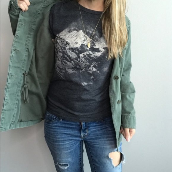 AMERICAN EAGLE AEO Mountain scene gray graphic tee size XS - Picture 8 of 9